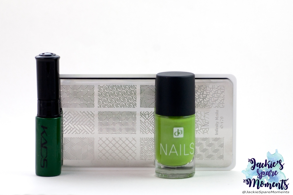 Materials used: DA Nails 036 Pea Green, KADS stamping polish dark green, Dashica Infinity Nails stamping plate 179