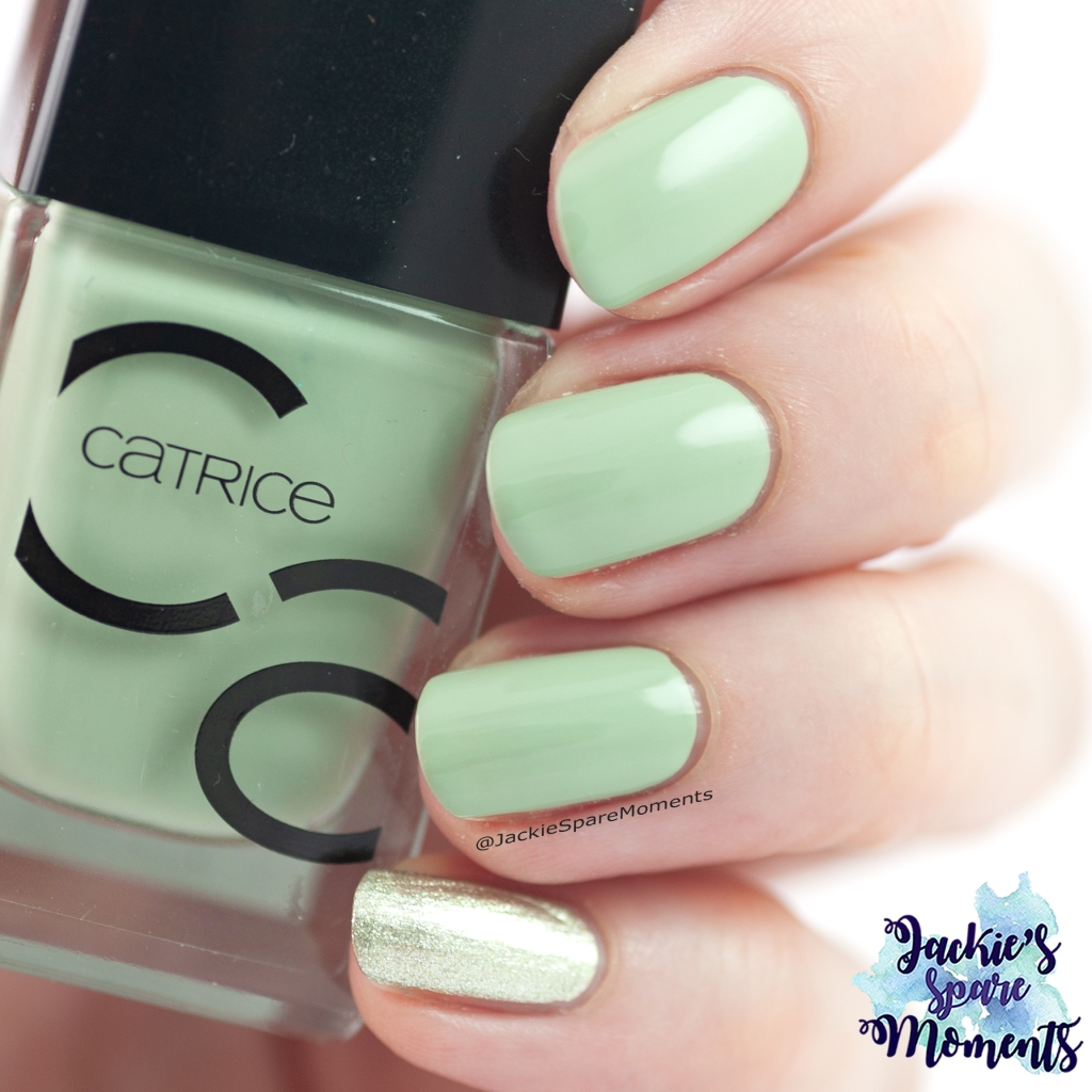 Catrice ICONails 124 Believe in Jade with accent Catrice ICONails 78 You Glow My Mind